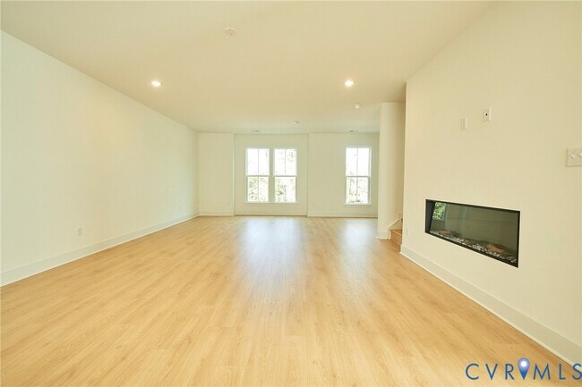Building Photo - 15337 Sunray Wy