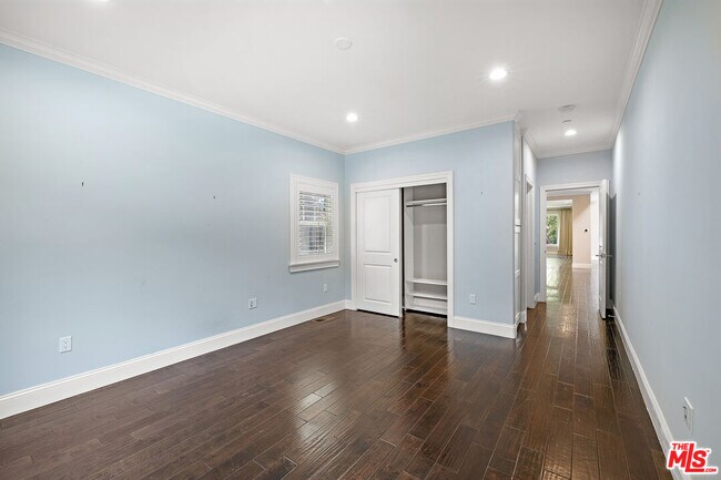 Building Photo - 1147 Centinela Ave