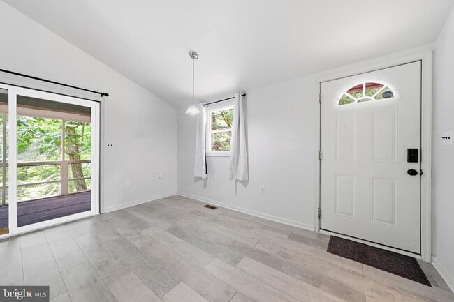 Building Photo - 371 Oak Hill Rd