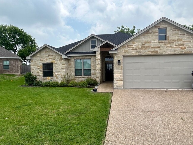 Building Photo - Beautifully Maintained New Build in Midway...