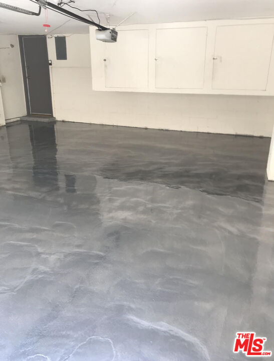 Building Photo - 18210 Oxnard St