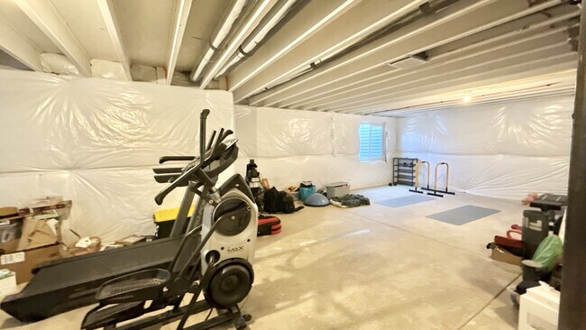 Building Photo - 409 Luminous Dr