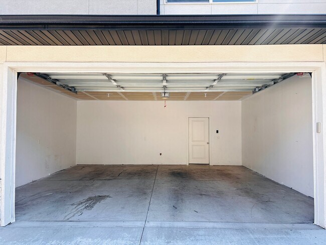 Building Photo - 426 W 85 S