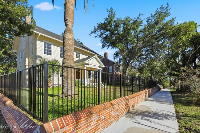 Building Photo - 2979 St Johns Ave