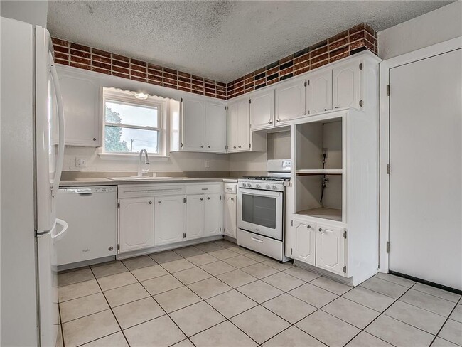 Building Photo - 9613 Rhythm Rd