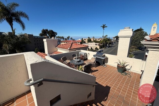 Building Photo - Charming 3-Bedroom Condo in the Heart of L...
