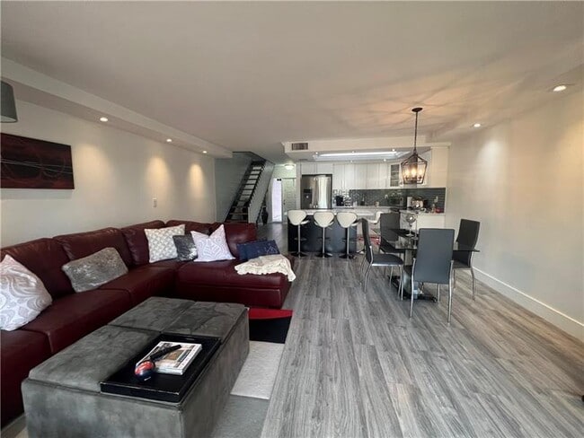 Building Photo - 211 NW 45th Ave