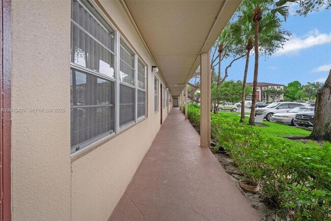 Building Photo - 800 SW 131st Ave