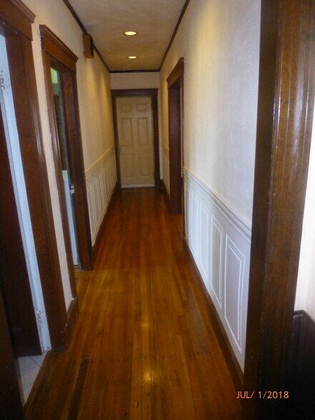 hallway w/ wainscoting & chair rail - 43 Goethe St