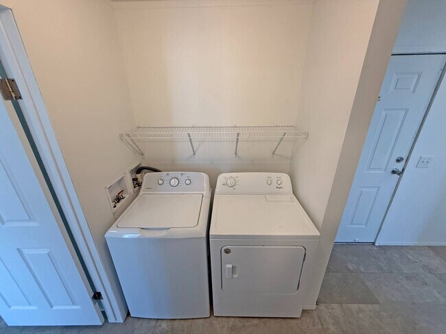 Building Photo - 2501 N Apperson Way