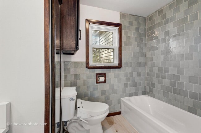 Building Photo - 804 S President St