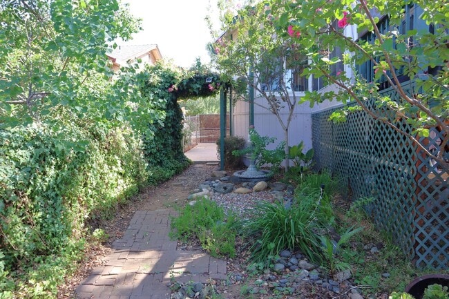 Building Photo - Oroville-Furnished-Turnkey-3 bedroom 2 bath home, hot tub, gazebo, landscaped yard, solar