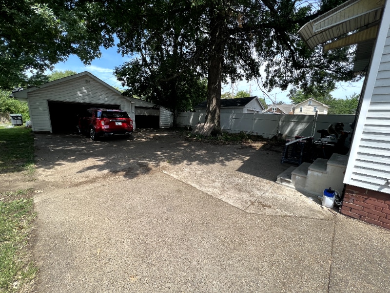 Building Photo - 621 S Rotherwood Ave