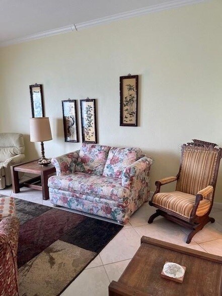 Building Photo - 880 Mandalay Ave