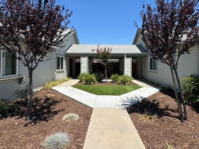 Building Photo - Siri Thorne 4-Plex