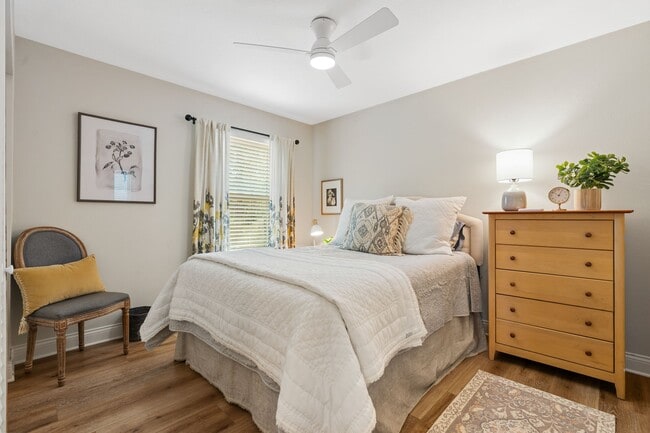 Building Photo - 115 E Pathfinders Cir