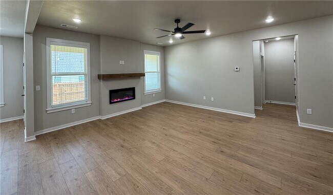 Building Photo - 5910 SW Desert Ave