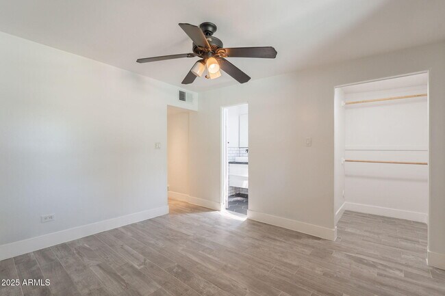 Building Photo - 1116 E Fern Dr N