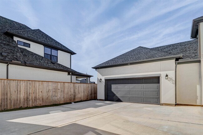Building Photo - 1327 Crown Frst Dr