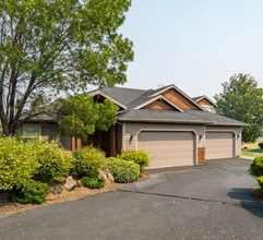 Building Photo - Beautiful Eagle Crest Home with Stunning Views and High-End Features!