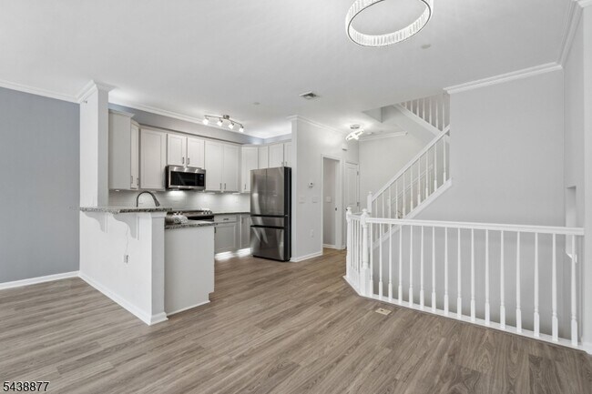 Building Photo - 612 Lopez Ln