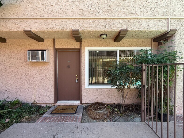 Building Photo - 5461 Kester Ave