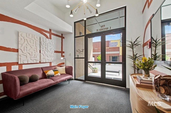 Building Photo - Stylish 1 Bed, 1 Bath Main-Level Condo in ...