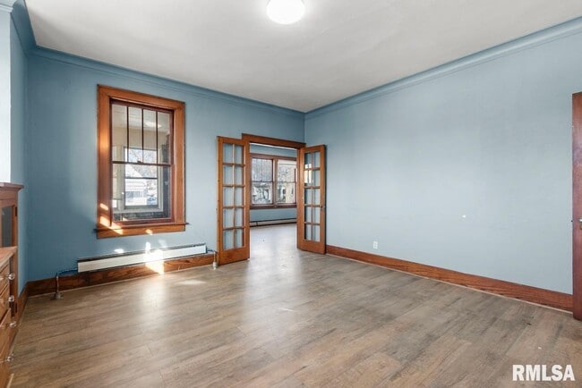 Building Photo - 1816 W Callender Ave