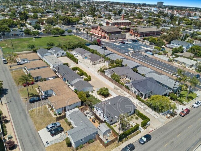 Building Photo - 243 E 20th St