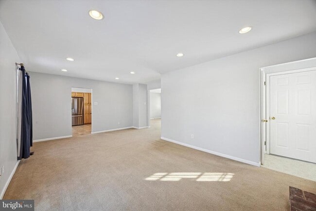 Building Photo - 318 Brentwood Ave