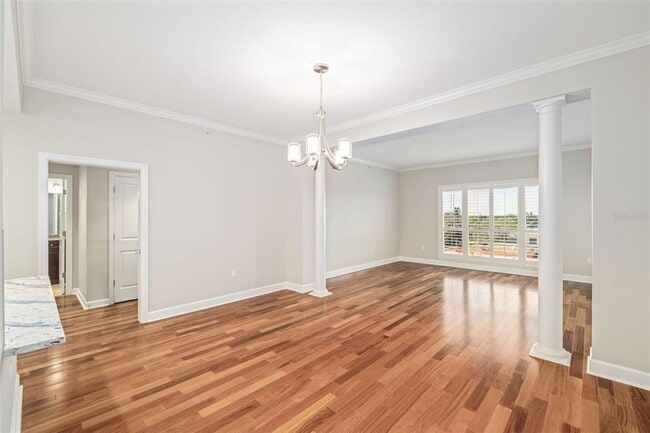 Building Photo - 2305 Edgewater Dr