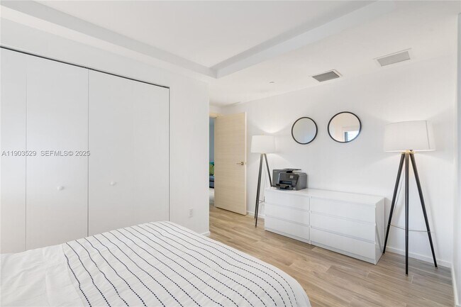 Building Photo - 801 S Miami Ave