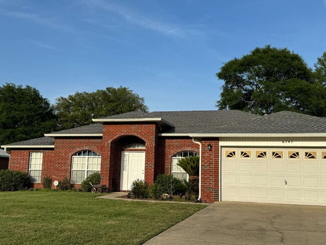 Building Photo - "Spacious 4-Bed Family Home in Milton with...