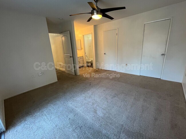 Building Photo - 930 Amaretto Dr