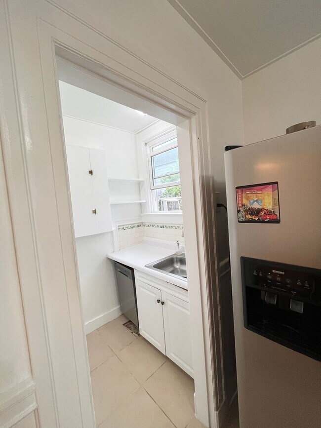 Building Photo - Large, Beautiful Home near Dolores Park!