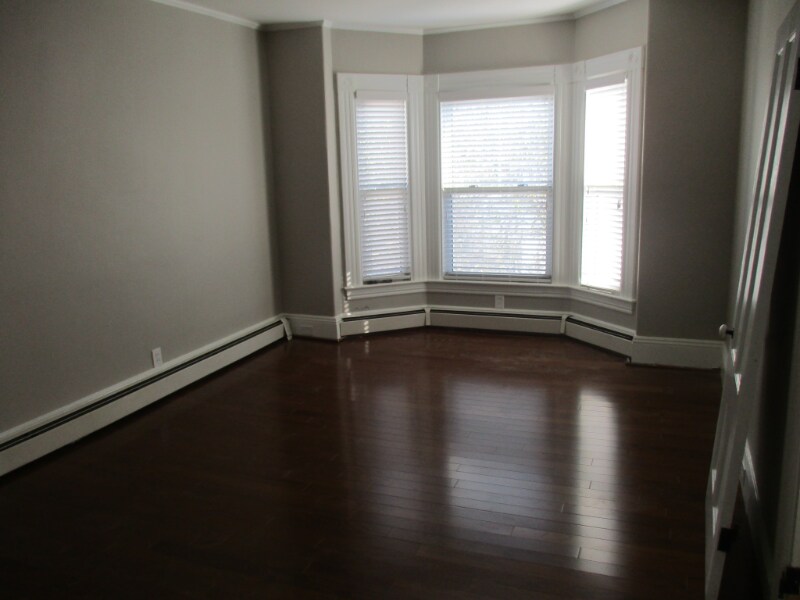 Building Photo - 313 Walnut St