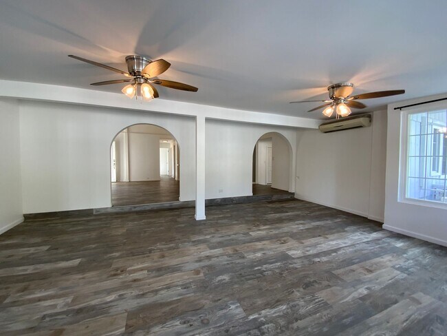 Building Photo - T1217ach