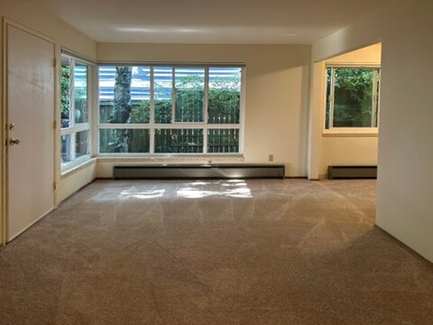 Primary Photo - 922 10th Ave E
