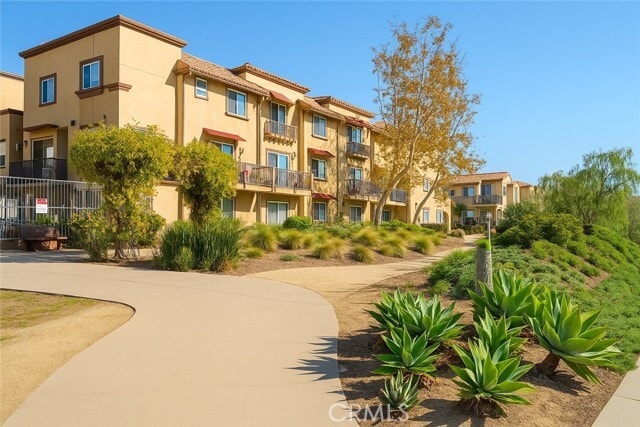 Building Photo - 2700 E Chaucer St