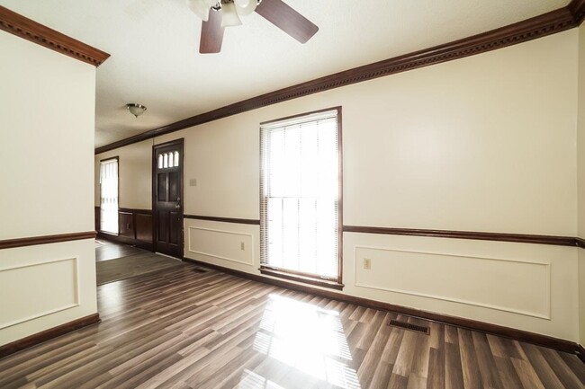 Building Photo - 2834 Lanthorn Dr