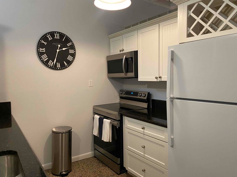 Building Photo - 720 Lantana Ln