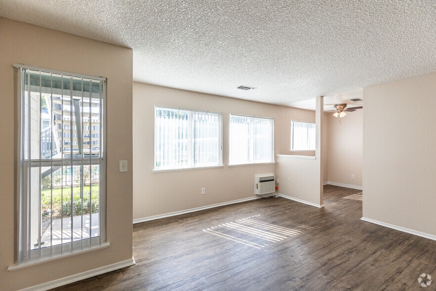 2BR, 1BA - Living Room - Peachwood