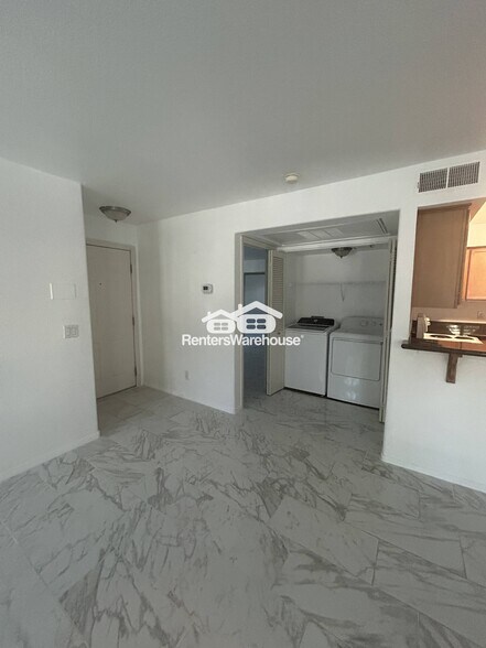 Building Photo - 3145 E Flamingo Rd
