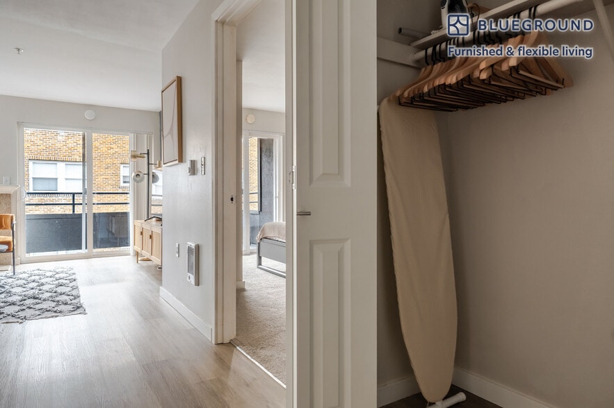 Building Photo - 526 Yale Ave N