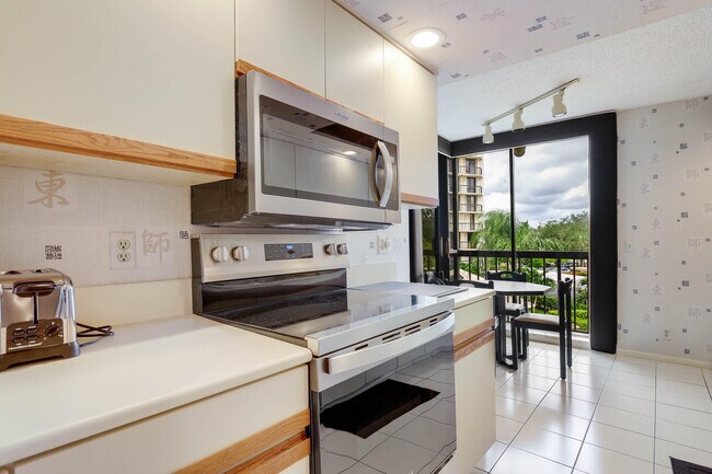 Building Photo - 5279 Fountains Dr S