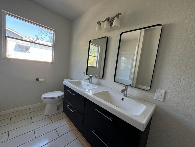 Building Photo - 152 Shadwell Dr
