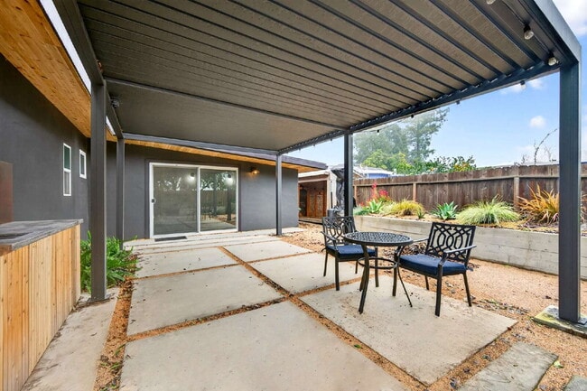 Building Photo - Not your average Davis rental.