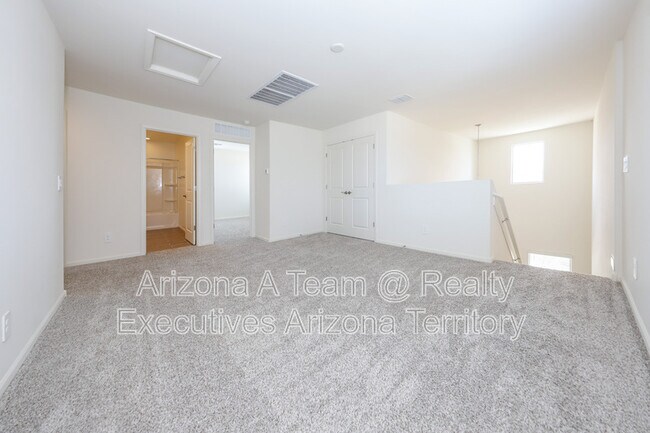 Building Photo - 7867 S Walnutview Dr