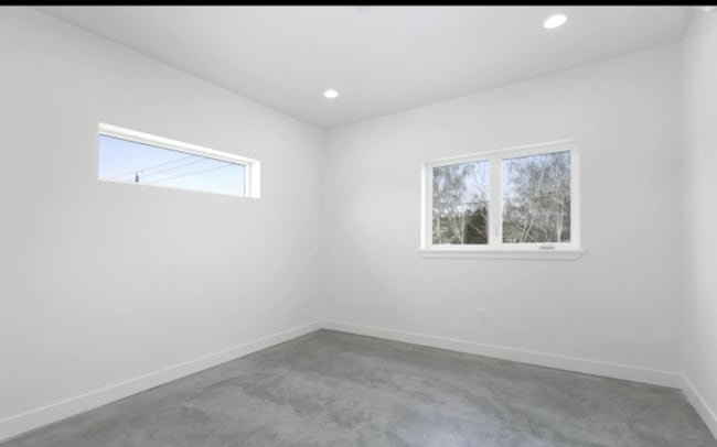 Building Photo - Occupied, do not disturb tenants.  Selah 2br 2ba DBL Garage 5-star Built Green Energy Standards h...