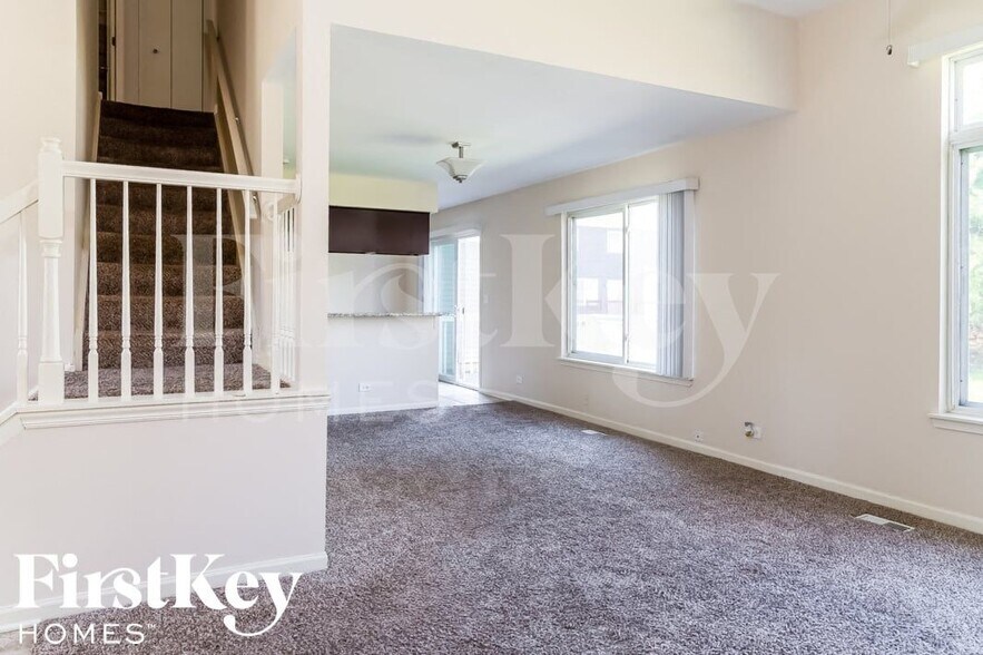 Building Photo - 2406 Aspen Dr